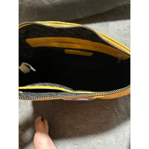 Steve Madden yellow clutch - Picture 4 of 5